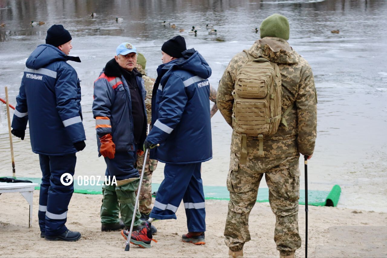 Под пристальным наблюдением птиц: как проходит Крещение 2025 в Киеве. Фоторепортаж