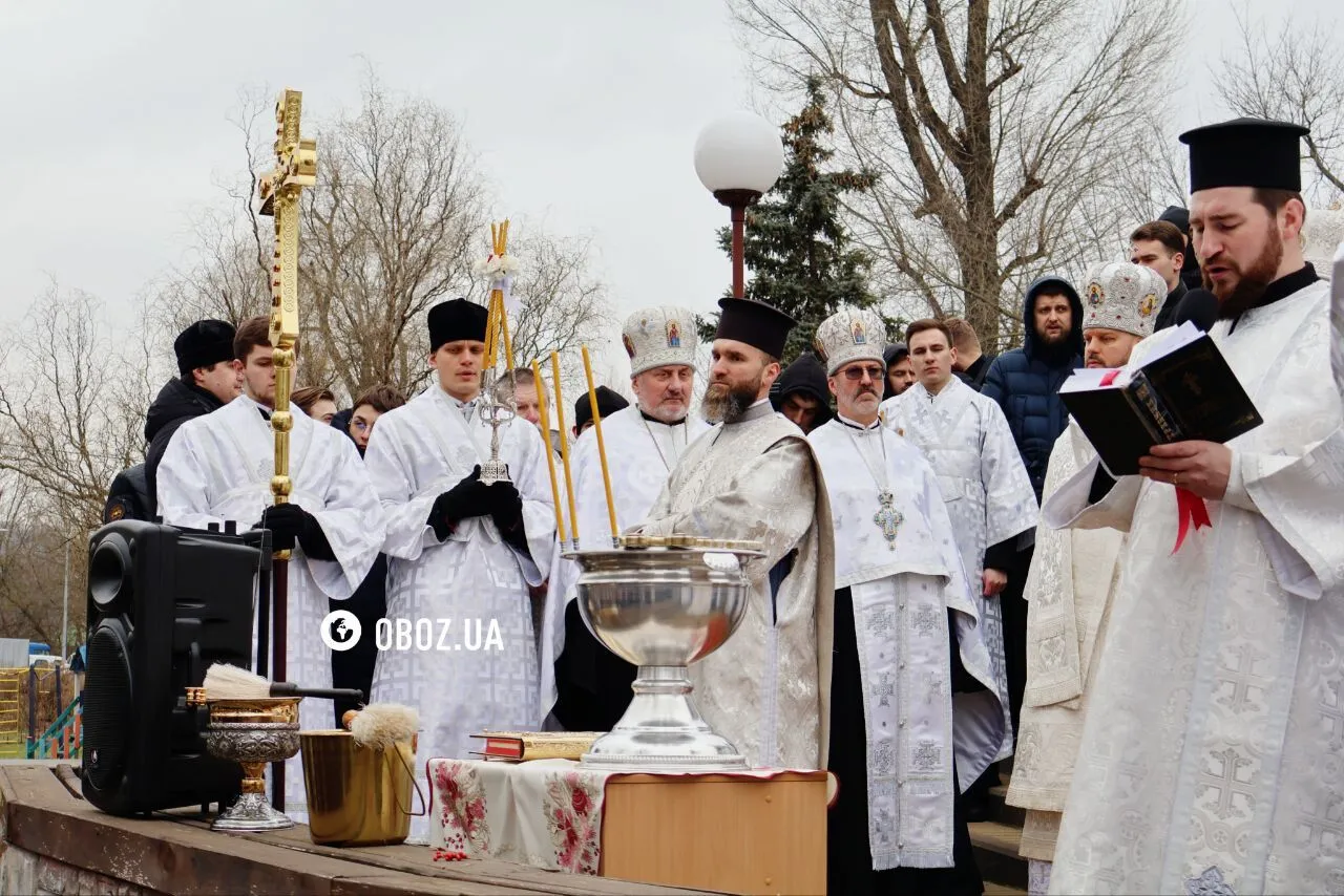 У Києві предстоятель ПЦУ Епіфаній освятив воду у Дніпрі на Водохреще. Подробиці, фото та відео