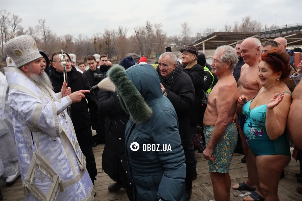 У Києві предстоятель ПЦУ Епіфаній освятив воду у Дніпрі на Водохреще. Подробиці, фото та відео