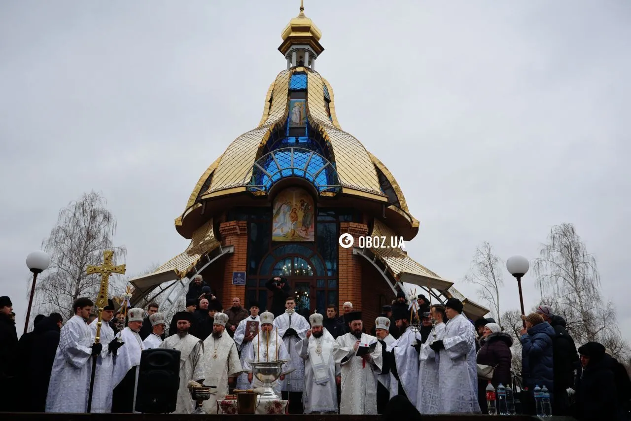 У Києві предстоятель ПЦУ Епіфаній освятив воду у Дніпрі на Водохреще. Подробиці, фото та відео