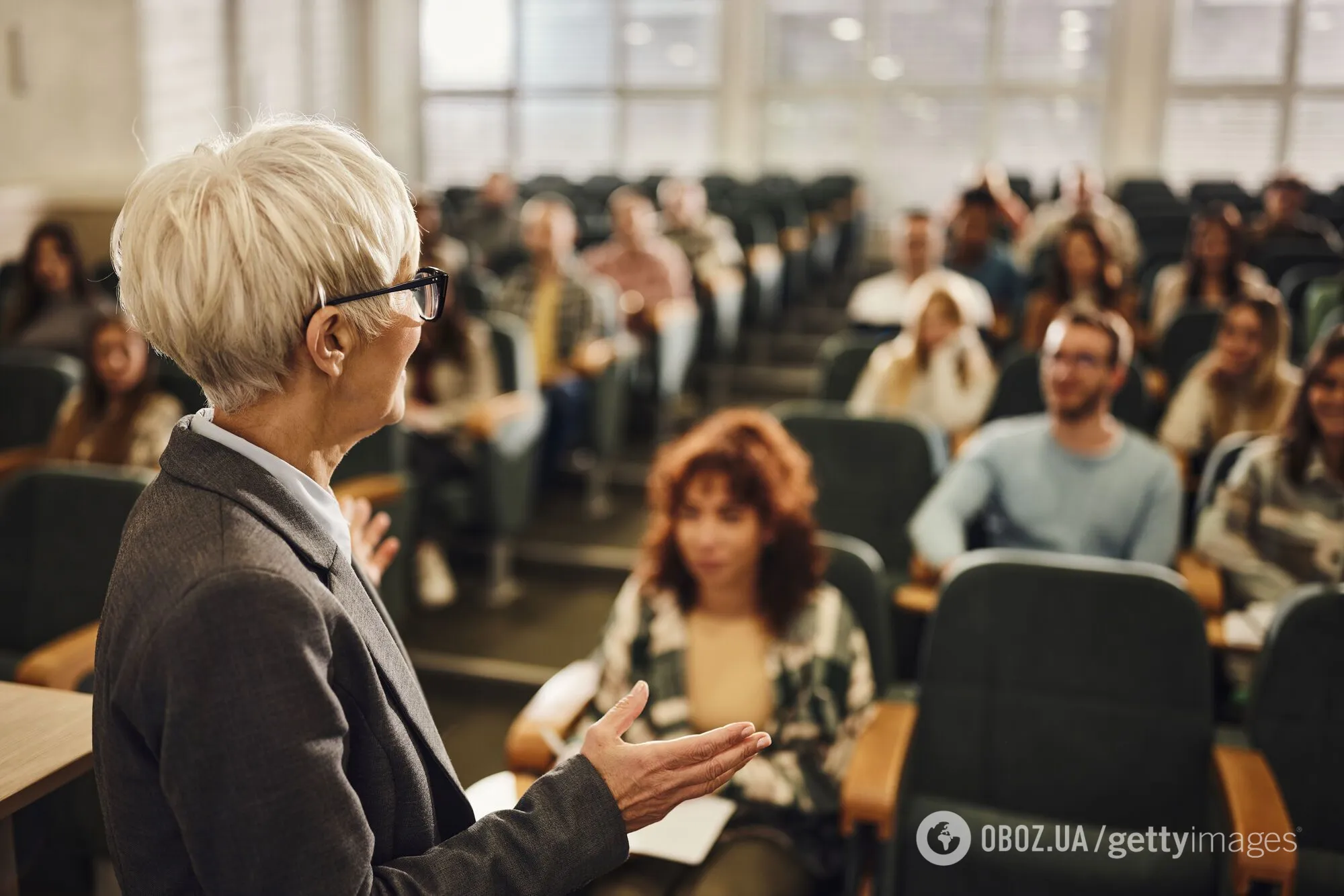 Деньги не собирают, за оценки не ругают: как проходят родительские собрания в странах Европы