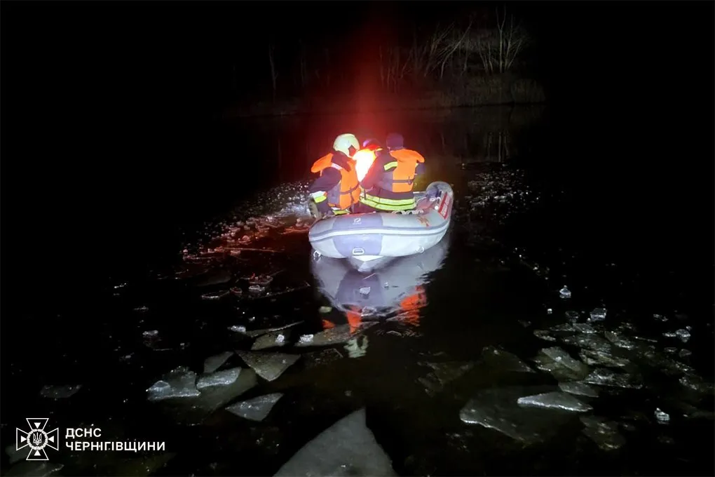 В Черниговской области дедушка с маленьким внуком провалились под лед: подробности трагедии. Фото