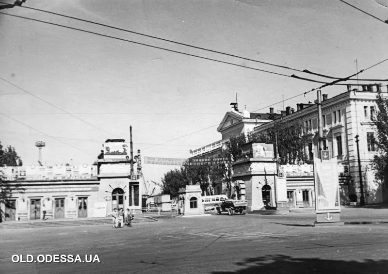 Яким був порт в Одесі у ХІХ та ХХ століттях: історичні фото