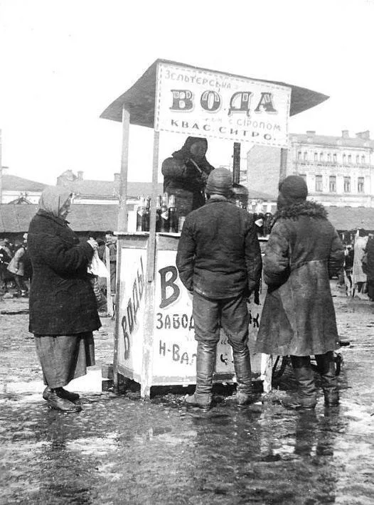 У мережі показали, який вигляд мала одна з найстаріших площ Києва у 1920-х роках. Архівні фото
