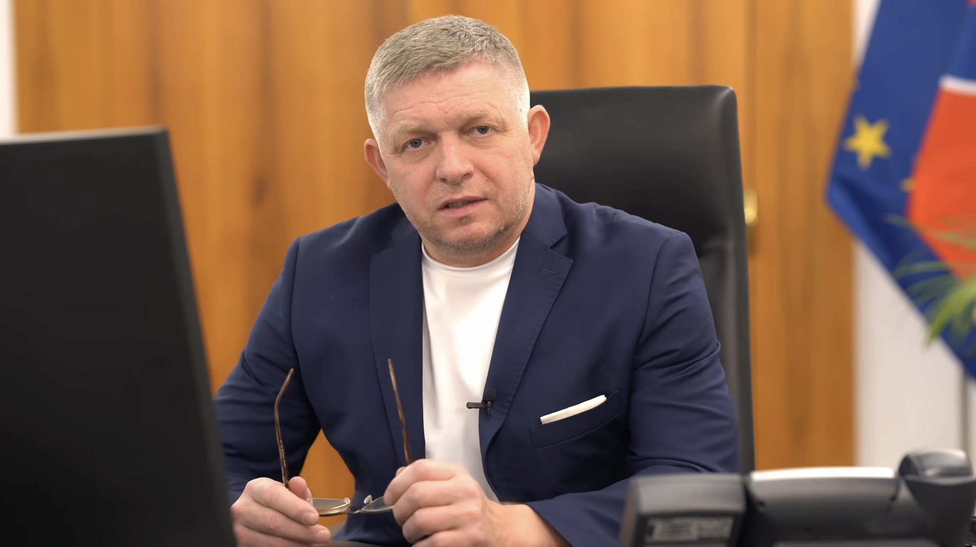 Фіцо відмовився розповідати, чи справді відпочивав у шикарному готелі у В'єтнамі, та накинувся на опозицію