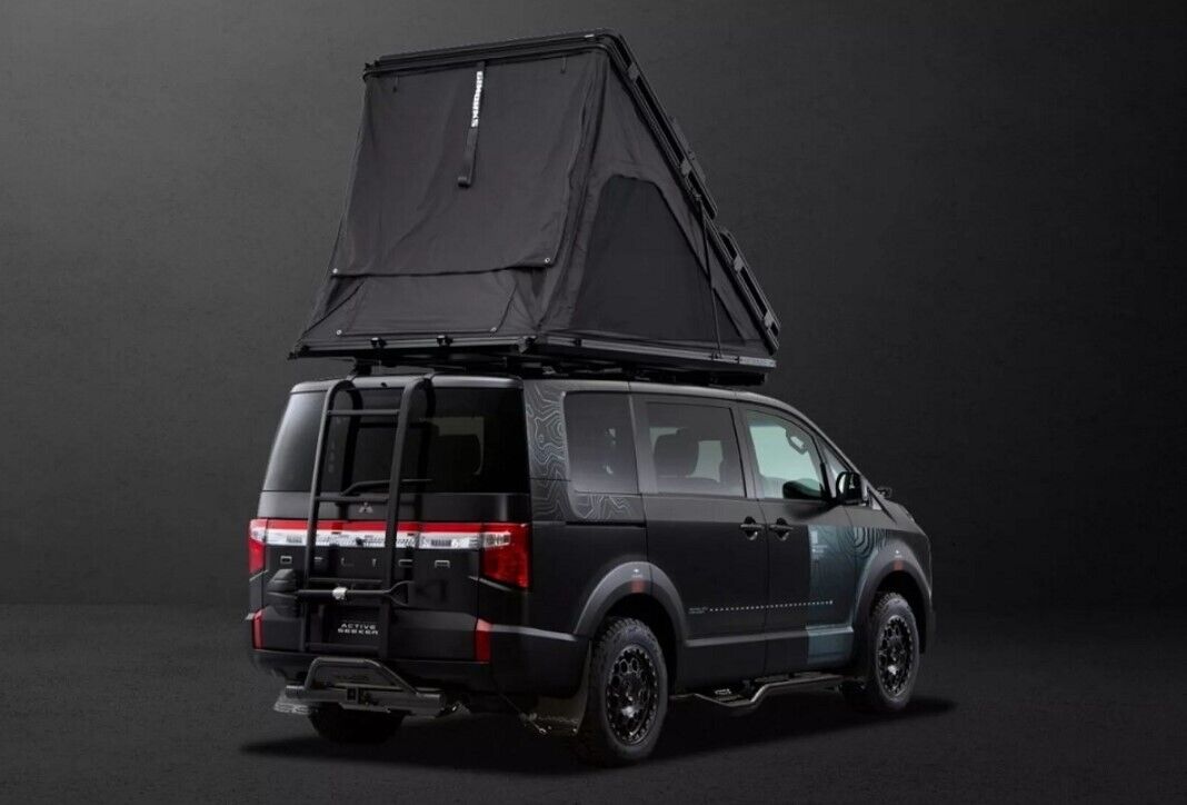 Mitsubishi Delica D5 Black Edition Active Seeker