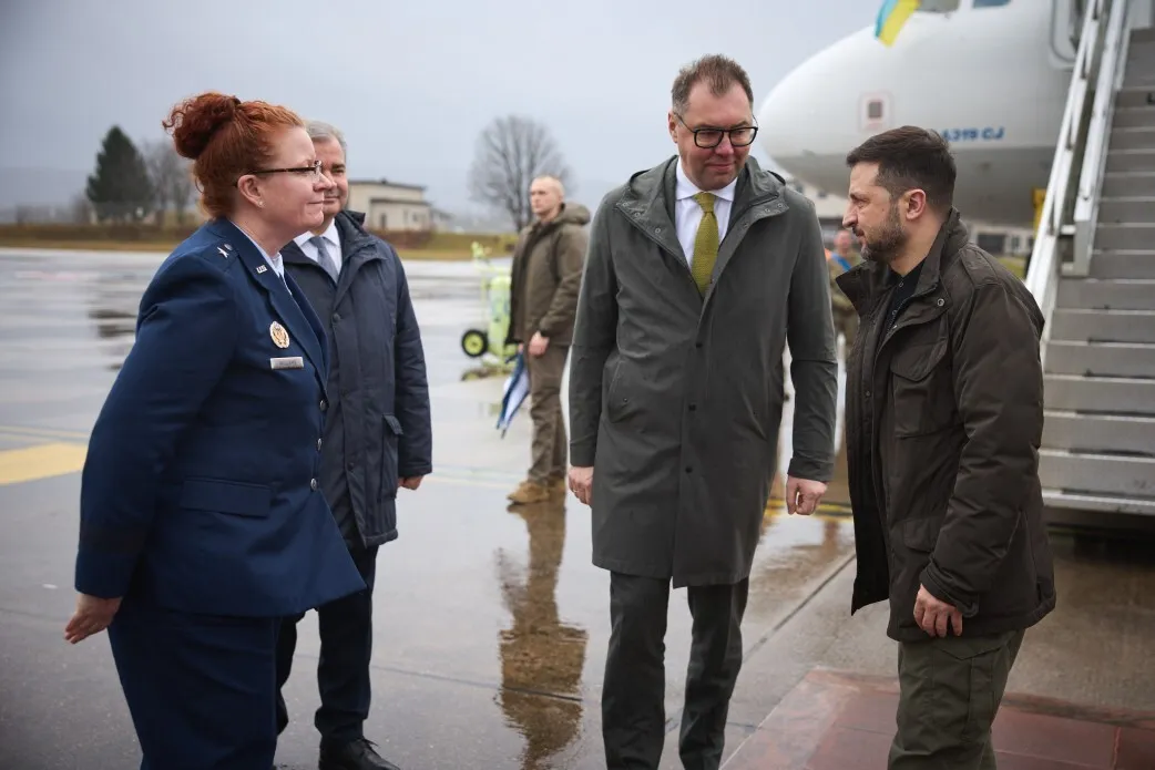 Зеленський прибув на авіабазу "Рамштайн". Відео