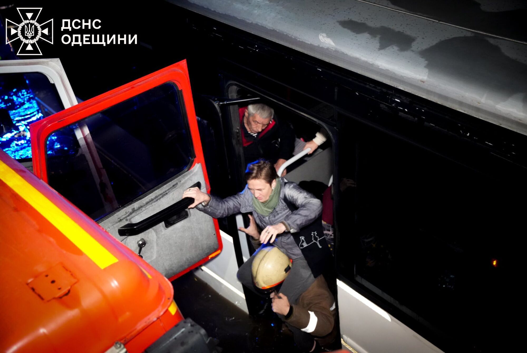 Зеленський доручив провести перевірку через трагедію в Одесі, де внаслідок негоди загинули 9 людей: в області оголошено день жалоби