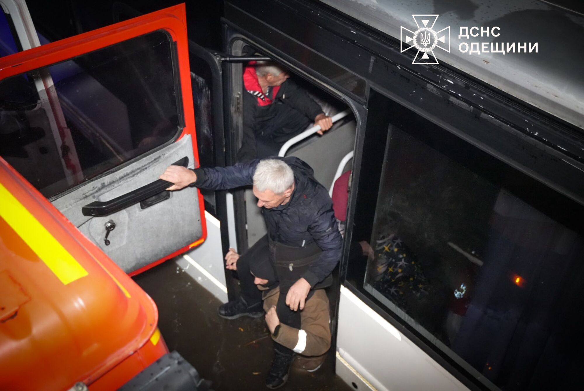 Зеленський доручив провести перевірку через трагедію в Одесі, де внаслідок негоди загинули 9 людей: в області оголошено день жалоби