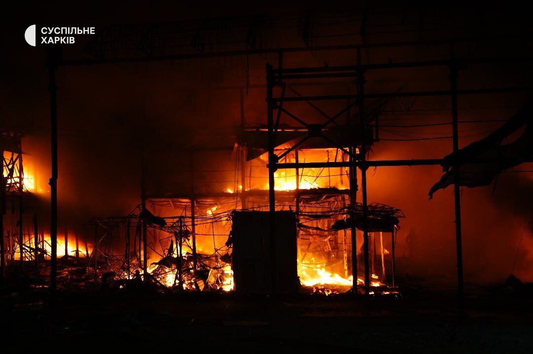 РФ вдарила по Харкову КАБами та балістикою: є постраждалі, зруйновано будинки, спалахнули пожежі. Фото та відео