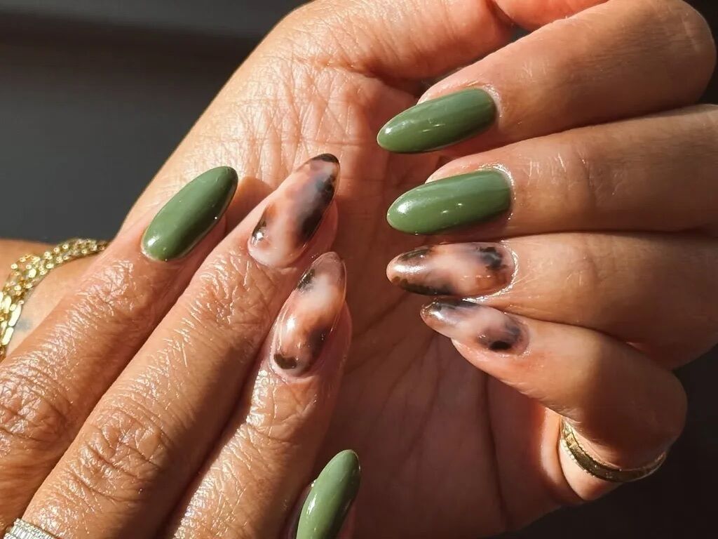 Какой маникюр выбрать в октябре: все взгляды будут ваши