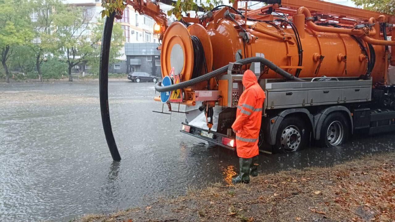 Зеленський доручив провести перевірку через трагедію в Одесі, де внаслідок негоди загинули 9 людей: в області оголошено день жалоби