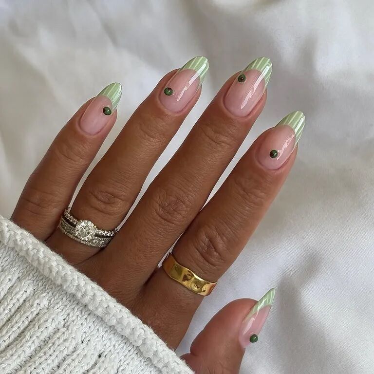 Какой маникюр выбрать в октябре: все взгляды будут ваши
