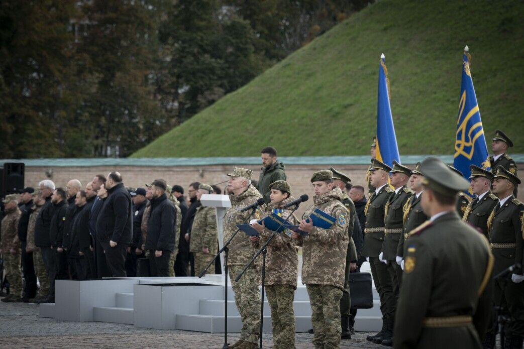 "Україна вистоїть": Зеленський привітав українців із Днем захисників і захисниць та підвищив у званнях низку військових. Відео