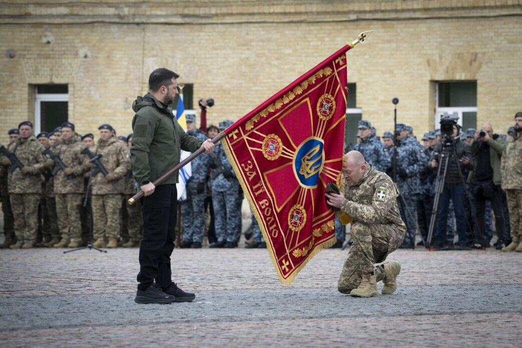 "Украина выстоит": Зеленский поздравил украинцев с Днем защитников и защитниц и повысил в званиях ряд военных. Видео