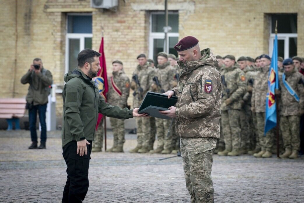 "Украина выстоит": Зеленский поздравил украинцев с Днем защитников и защитниц и повысил в званиях ряд военных. Видео