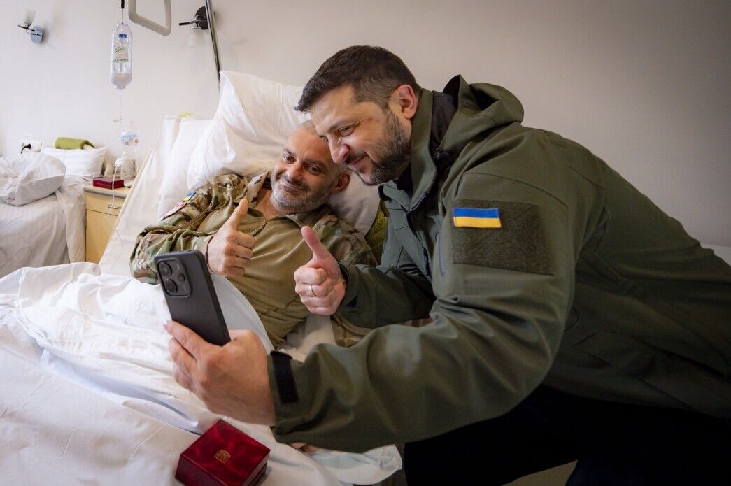 Зеленський зустрівся з воїнами, які проходять лікування після поранень, і вручив нагороди. Відео