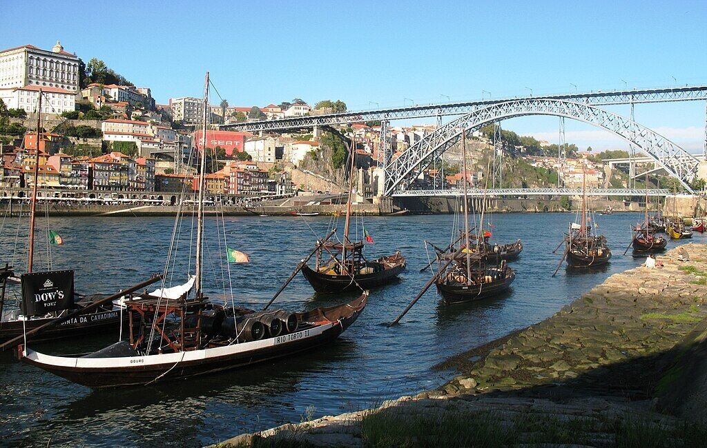 Собираетесь в семейный отпуск? Названы лучшие осенние города в Европе