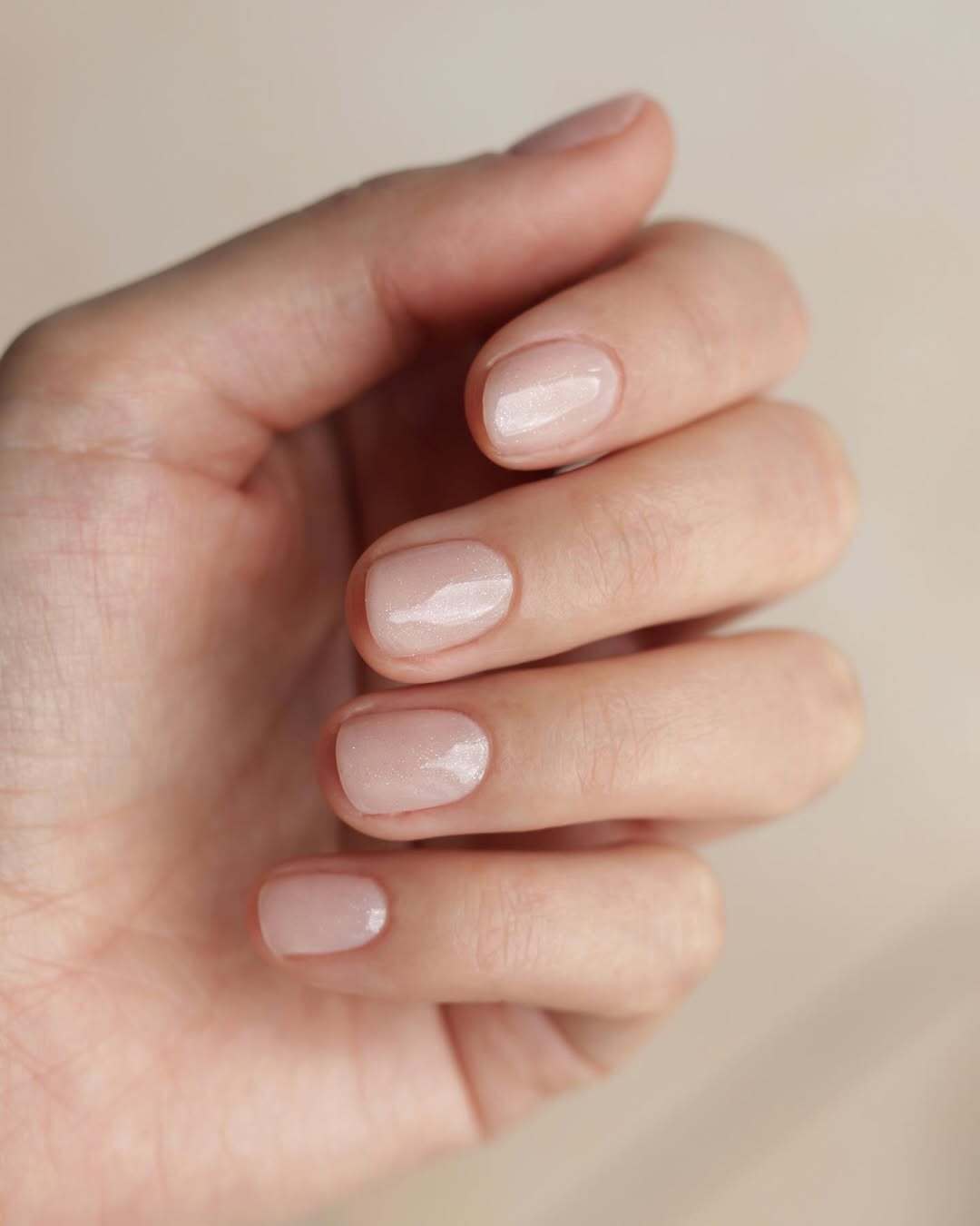 Підійдуть до будь-якого вбрання: який манікюр обрати восени, якщо ви працюєте в офісі