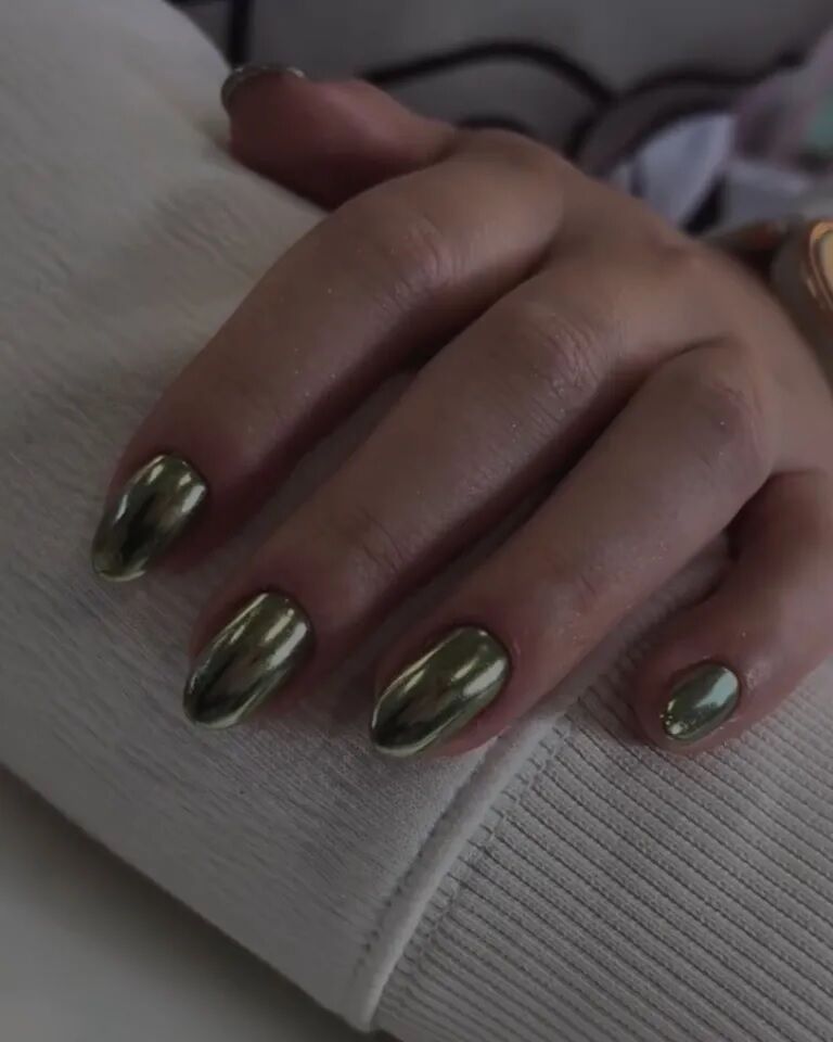 Какой маникюр выбрать в октябре: все взгляды будут ваши