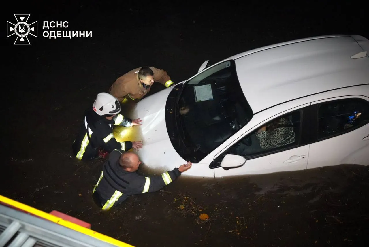 "Їх накрила хвиля": в Одесі внаслідок негоди загинула родина з п'яти осіб