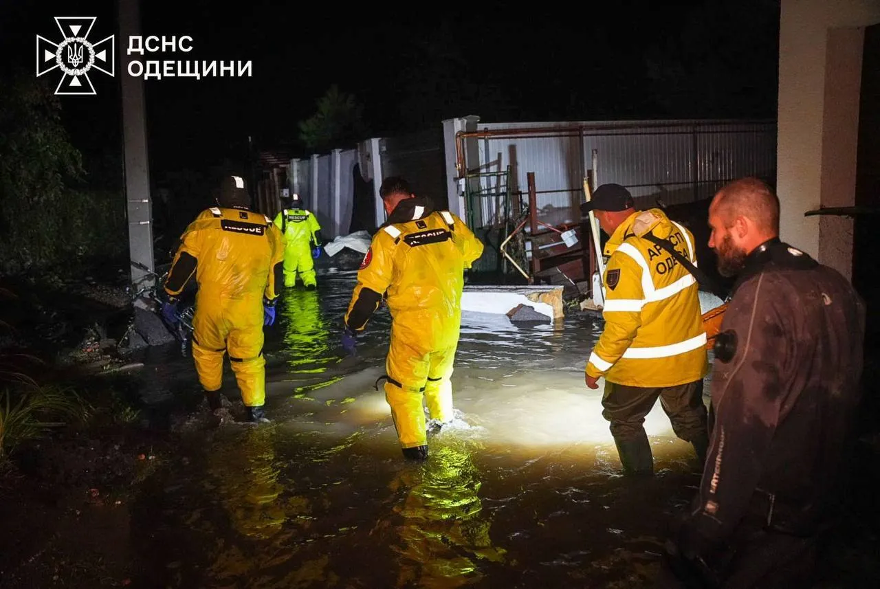 "Їх накрила хвиля": в Одесі внаслідок негоди загинула родина з п'яти осіб