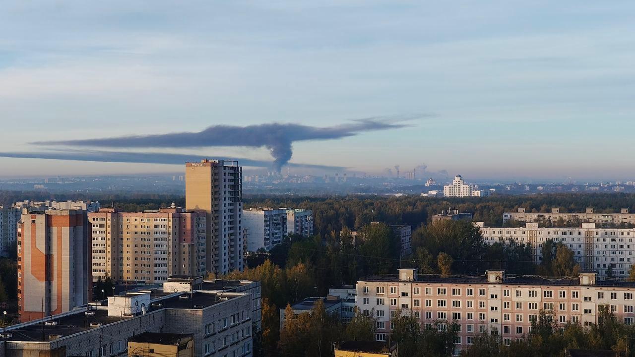 Столб дыма виден издалека: в российском Ярославле вспыхнул мощный пожар на НПЗ. Фото и видео