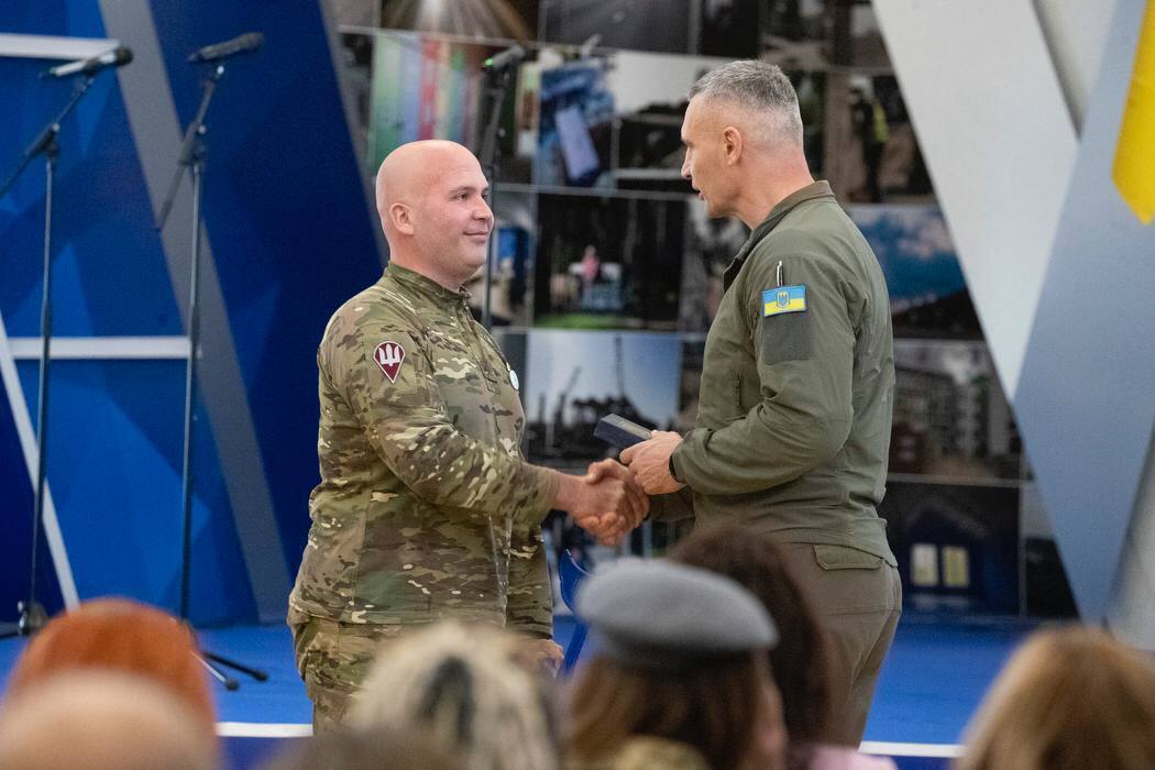 Кличко встретился в столице с киевлянами-защитниками: воины получили награды от городского головы. Фото