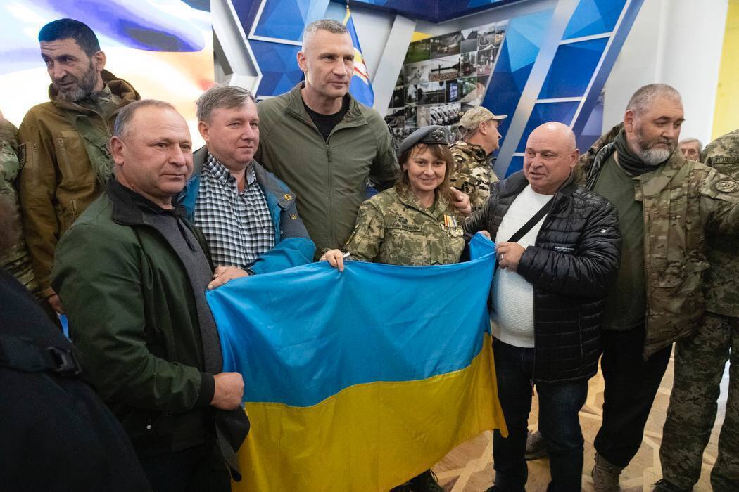 Кличко встретился в столице с киевлянами-защитниками: воины получили награды от городского головы. Фото