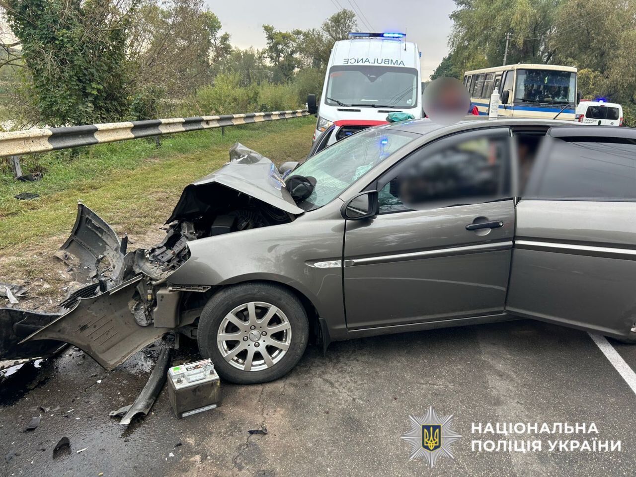 На Київщині внаслідок лобового зіткнення легковиків є загиблий та постраждалі. Подробиці ДТП і фото