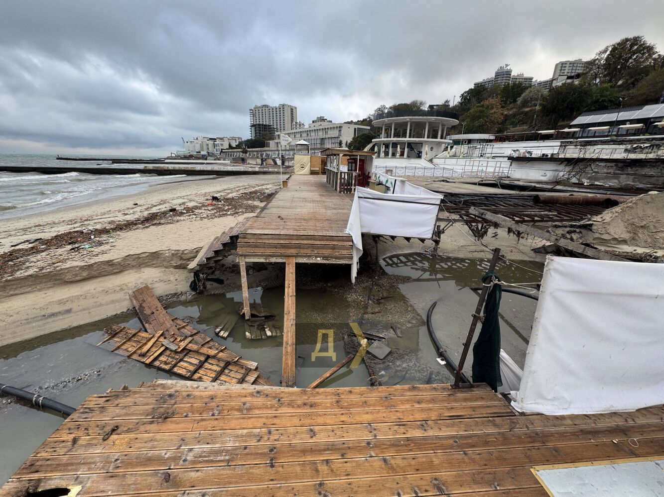Зеленський доручив провести перевірку через трагедію в Одесі, де внаслідок негоди загинули 9 людей: в області оголошено день жалоби