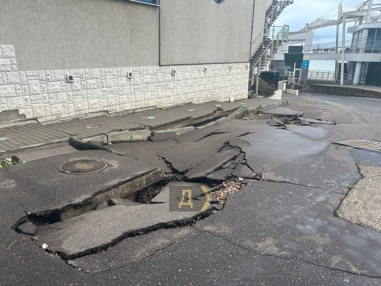 Зеленський доручив провести перевірку через трагедію в Одесі, де внаслідок негоди загинули 9 людей: в області оголошено день жалоби