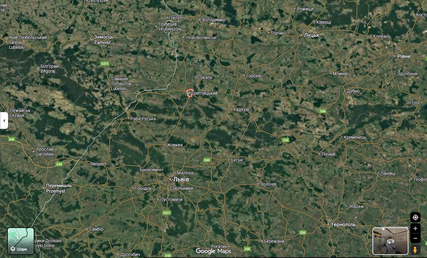 На Львівщині водій знепритомнів і помер за кермом: авто влетіло в пам'ятник, є постраждала