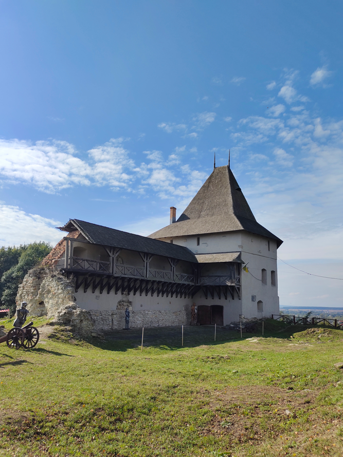 Величний Галич: замок, давні храми й міст через Дністер