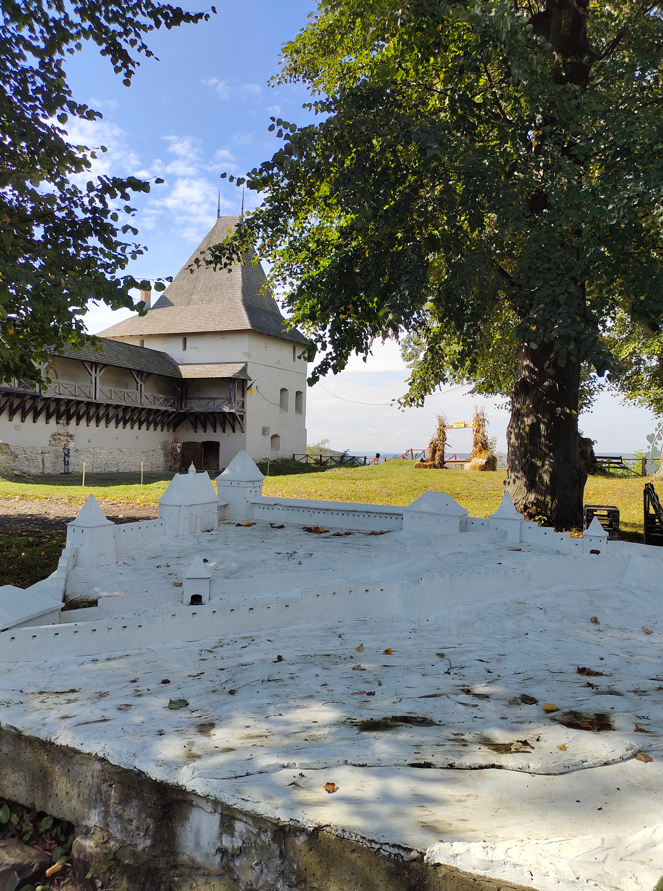 Величний Галич: замок, давні храми й міст через Дністер