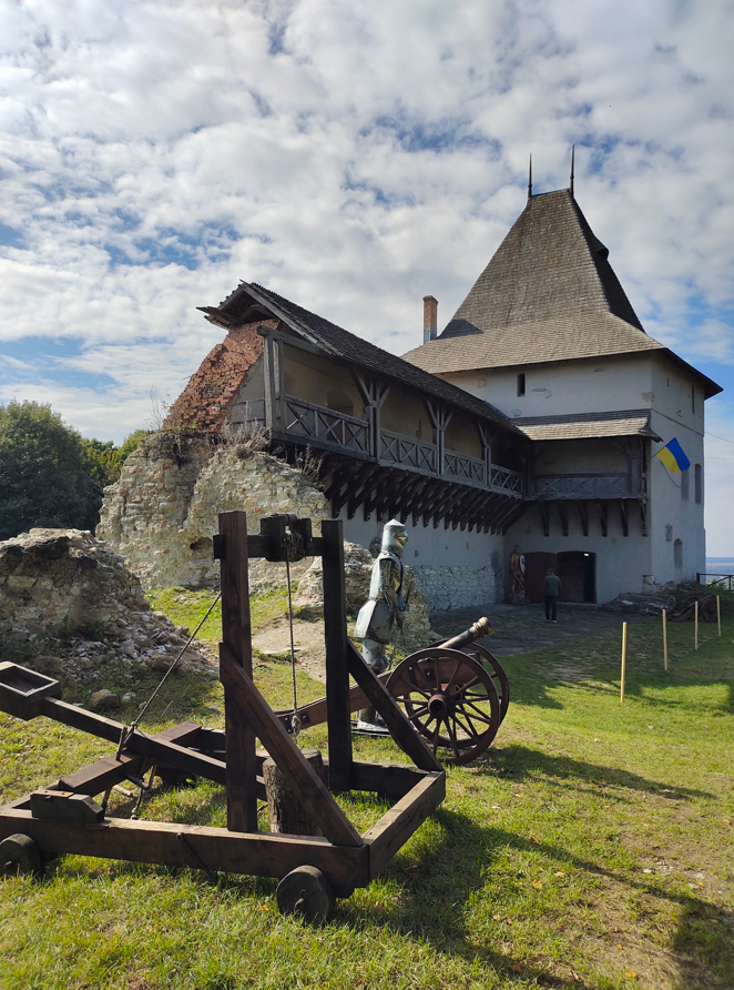 Величний Галич: замок, давні храми й міст через Дністер