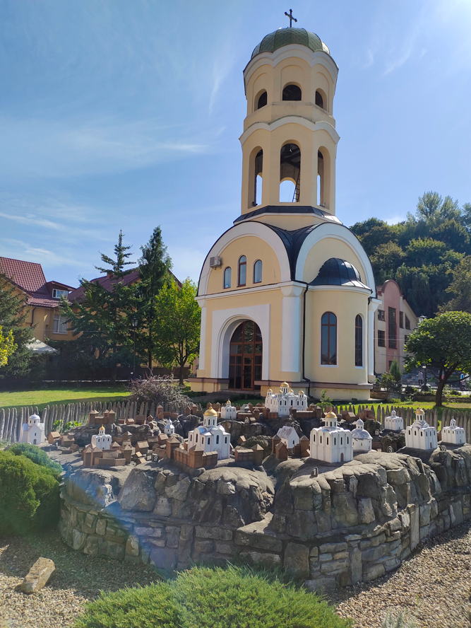 Величний Галич: замок, давні храми й міст через Дністер