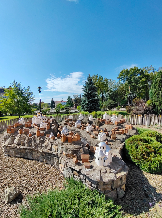 Величний Галич: замок, давні храми й міст через Дністер