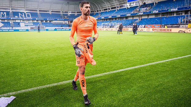 Голкіпер збірної Росії з футболу відмовився виступати за РФ і отримуватиме громадянство Норвегії