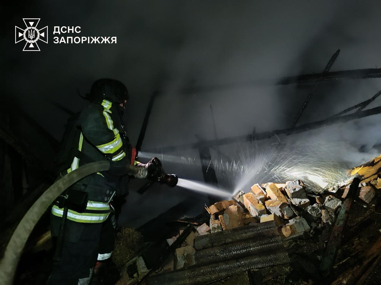 Россия массированно атаковала Запорожье: есть раненые, в больнице умер 7-летний мальчик. Фото и видео