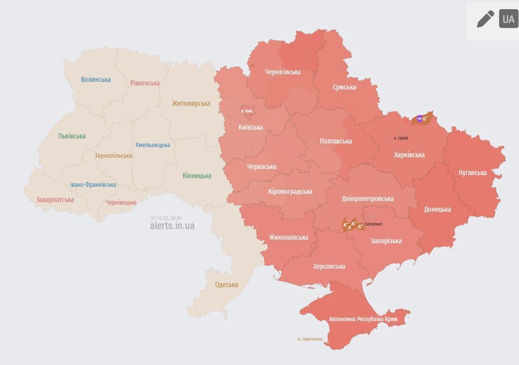 Россия атаковала столицу "Шахедами": есть попадание в многоэтажку, пострадали люди. Фото и видео