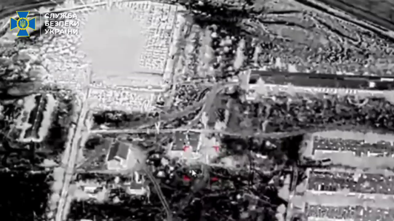 Нічні "феєрверки" забезпечили дрони: СБУ завдала серію ударів по місцях базування російської техніки та особового складу. Фото