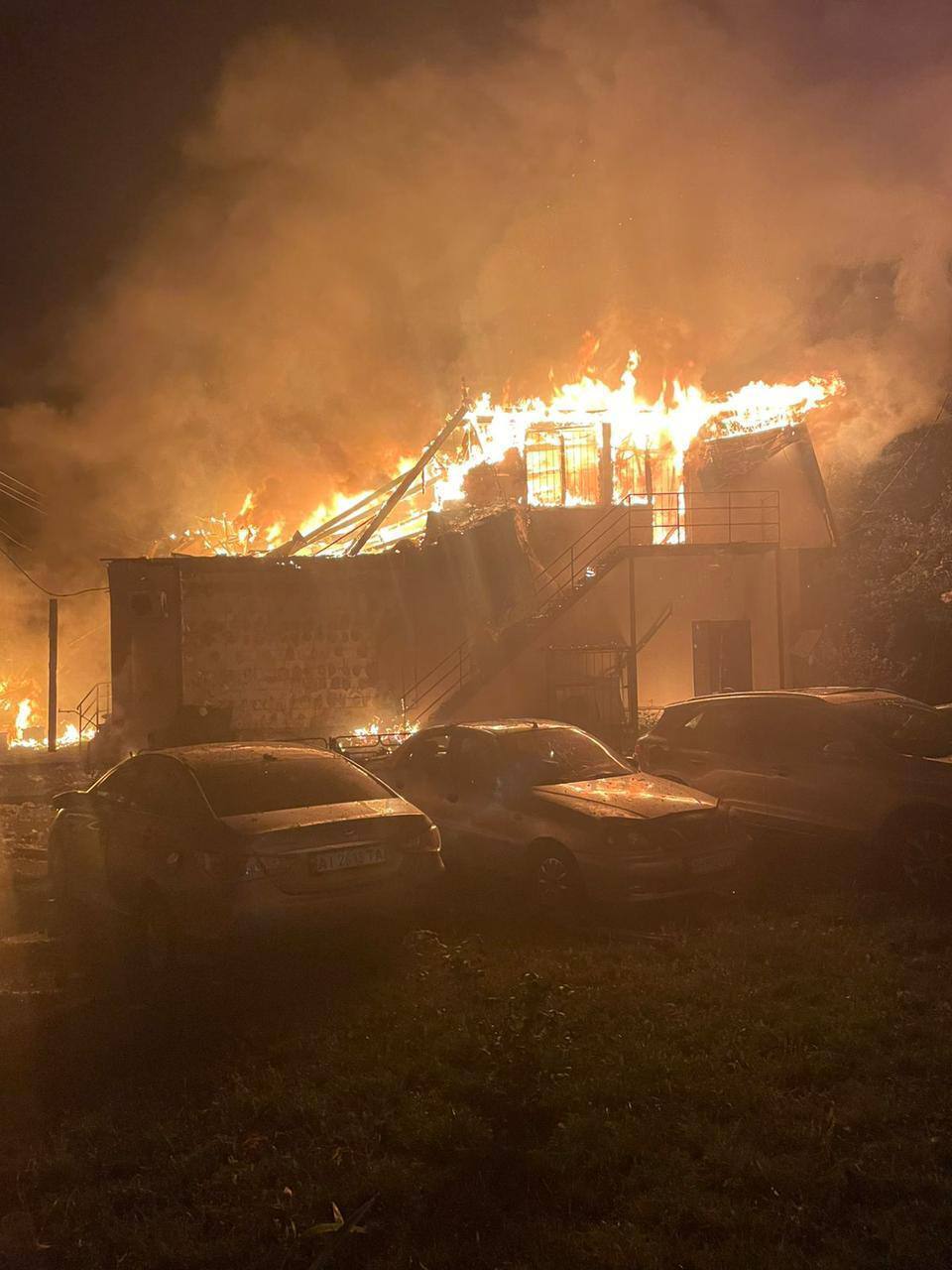 Без света осталось 28 тыс. семей, повреждены дома: последствия российской атаки на Киевщину. Фото и видео