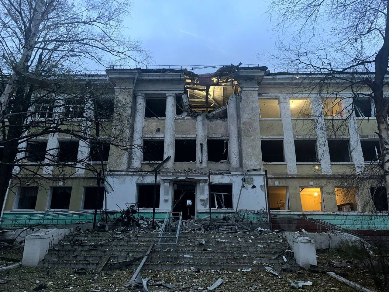 Окупанти вдарили по школі в Краматорську, яка була названа на честь закатованого Степана Чубенка. Фото