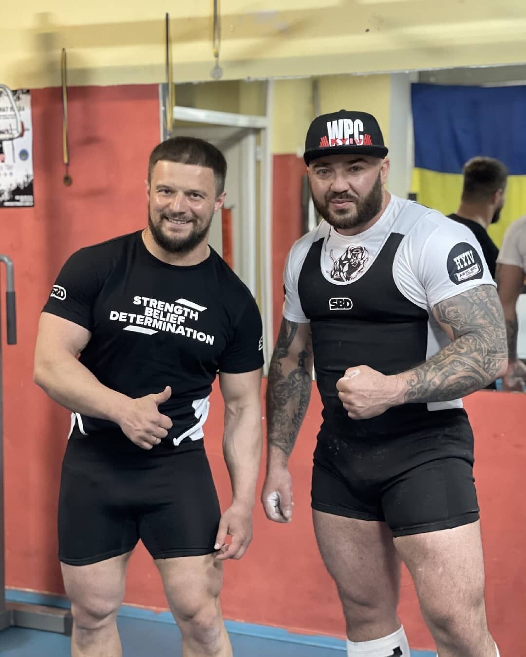 Павел Ищенко (справа)