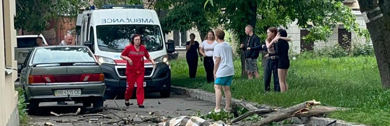 "Не розмовляє, не їсть, дихає через трахеостому": з'явились нові дані про стан 9-річного хлопчика, на якого впало дерево в Полтаві