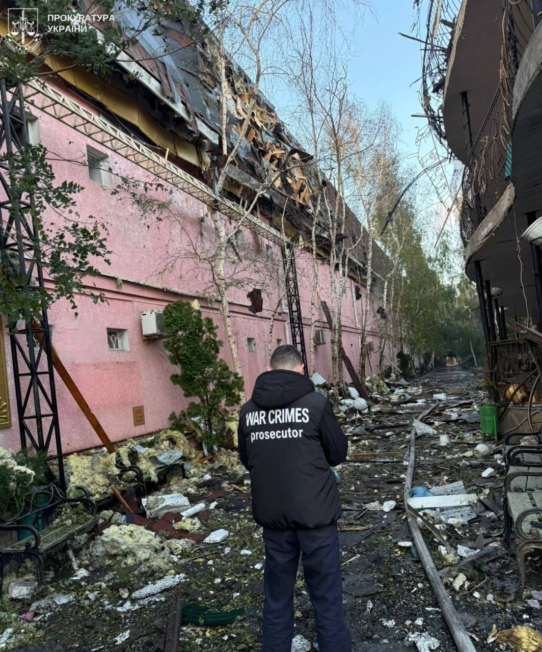 Оккупанты массированно атаковали Одессу и область: повреждены объекты энергетики и дома, есть пострадавшая. Фото и видео