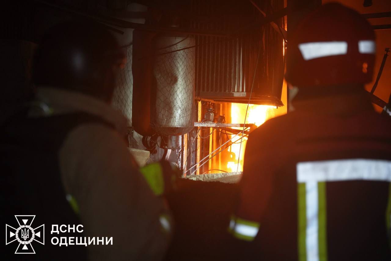 Оккупанты массированно атаковали Одессу и область: повреждены объекты энергетики и дома, есть пострадавшая. Фото и видео