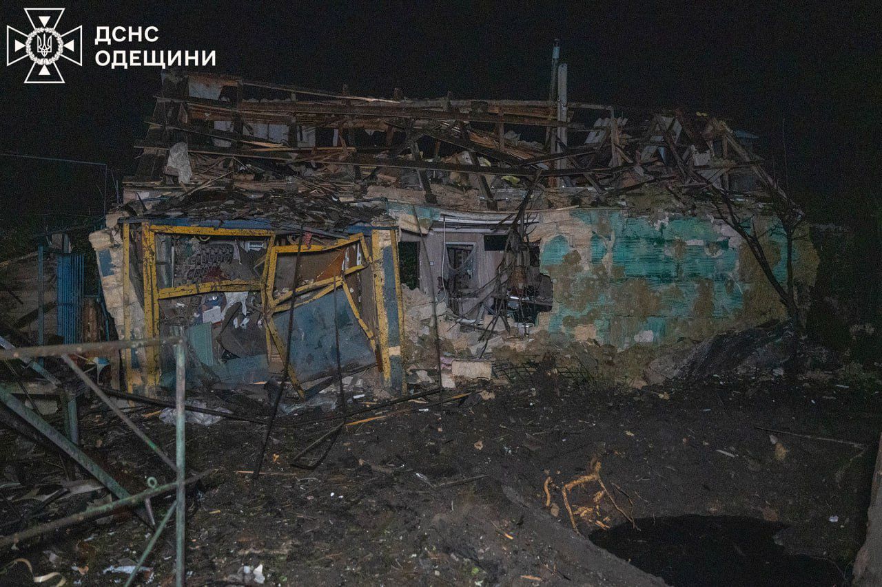 Оккупанты массированно атаковали Одессу и область: повреждены объекты энергетики и дома, есть пострадавшая. Фото и видео