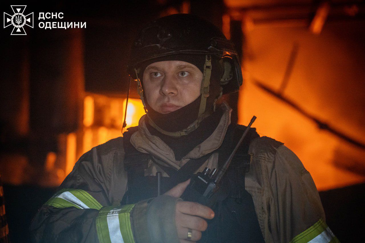 Оккупанты массированно атаковали Одессу и область: повреждены объекты энергетики и дома, есть пострадавшая. Фото и видео